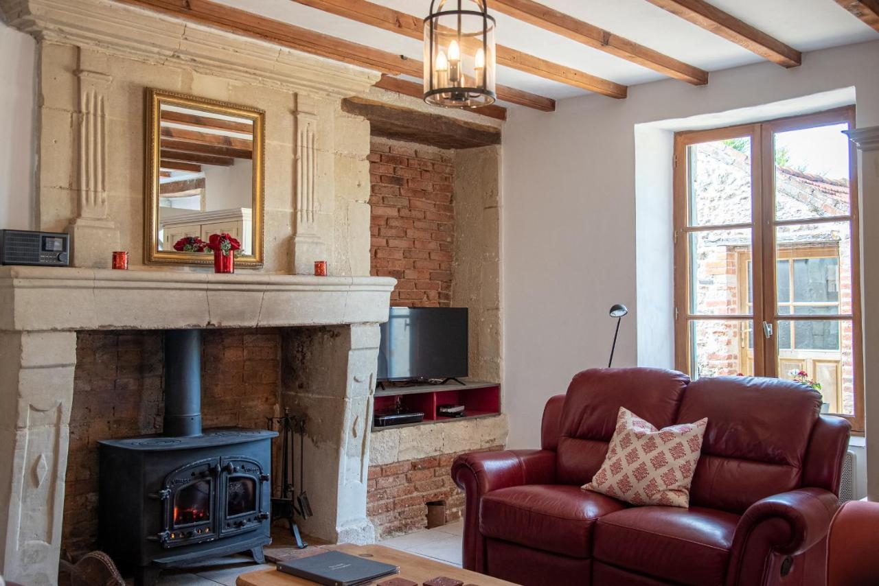 Lavender House - Traditional Stone House Oozing Charm And Character Cersay Exterior foto